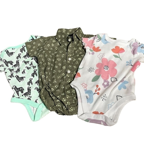 Short Sleeve Onesie Size 3-6 and 6-9 months Girls - Picture 1 of 8